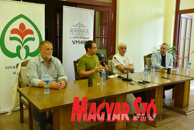 Urbán András, Oláh Tamás, Nagy József és Gemza Péter a Vigadóban (Fotó: Molnár Edvárd)