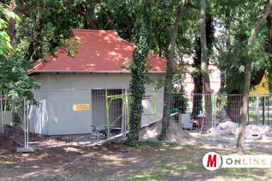 Jól halad a Női strandnál lévő vécé felújítása (Fotó: Benedek Miklós)