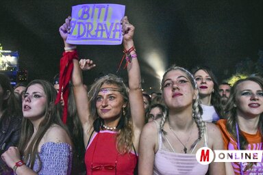 Egészségünkre, Művésznő! (Ótos András felvétele)