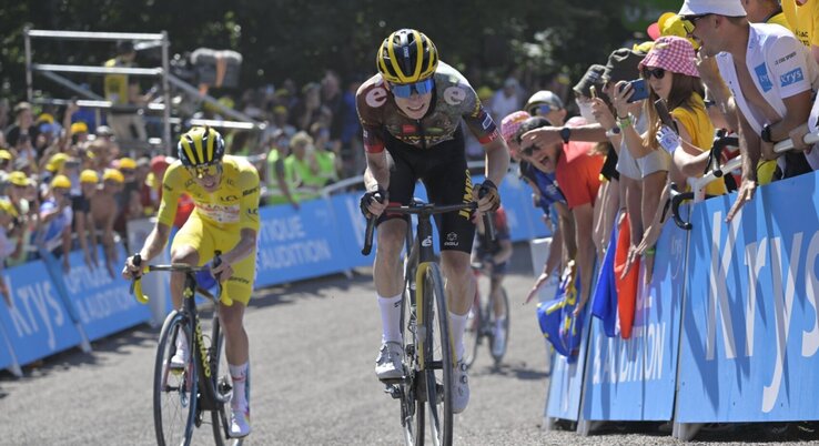 Vingegaard-nak volt ereje betámadni a sárga trikóst a Planche des Belles Filles murvás meredekén (Fotó: Team Jumbo-Visma)