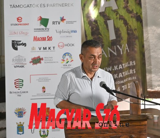 Potápi Árpád János időnként kivételes humorát is megvillantotta (Fotó: Ótos András) Potápi Árpád János időnként kivételes humorát is megvillantotta (Fotó: Ótos András)