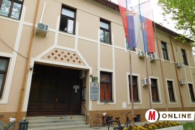 A törökbecsei községháza épülete (Fotó: Kancsár Izabella)