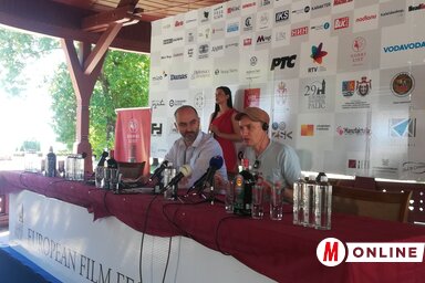 Dietrich Brüggemann (jobbról) a palicsi sajtótájékoztatón (Fotó: Lukács Melinda)