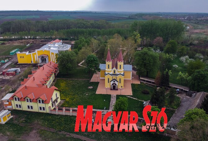 A Doroszló–Szentkút madártávlatból (Szarapka Szabolcs felvétele) A Doroszló–Szentkút madártávlatból (Szarapka Szabolcs felvétele)