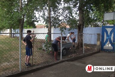 A Roham Labdarúgóklub pályáján már több napja zajlanak az előkészületek (Fotó: Vidács Hajnalka)