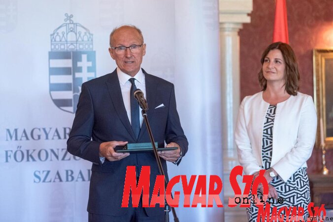 Miavecz Béla Palicson vette át a magyar állam kitüntetését (Fotó: Molnár Edvárd) Miavecz Béla Palicson vette át a magyar állam kitüntetését (Fotó: Molnár Edvárd)