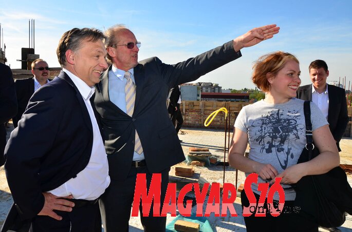 Orbán Viktorral és Pásztor Istvánnal négy emelet magasságából szemlélték Újvidéket, amikor elhangzott: ezt befejezzük! Orbán Viktorral és Pásztor Istvánnal négy emelet magasságából szemlélték Újvidéket, amikor elhangzott: ezt befejezzük!