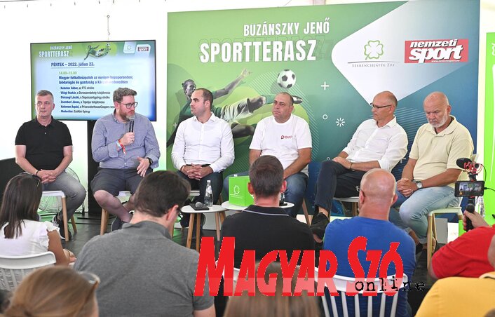 A kerekasztal résztvevői: Kubatov Gábor, Szöllősi György, Kelemen Árpád, Diószegi László, Zsemberi János és Világi Oszkár (balról jobbra) (Fotó: Ótos András felvétele) A kerekasztal résztvevői: Kubatov Gábor, Szöllősi György, Kelemen Árpád, Diószegi László, Zsemberi János és Világi Oszkár (balról jobbra) (Fotó: Ótos András felvétele)