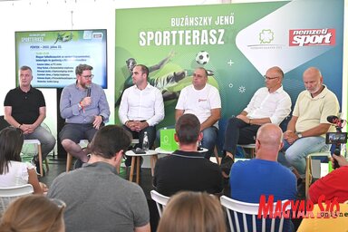 A kerekasztal résztvevői: Kubatov Gábor, Szöllősi György, Kelemen Árpád, Diószegi László, Zsemberi János és Világi Oszkár (balról jobbra) (Fotó: Ótos András felvétele)