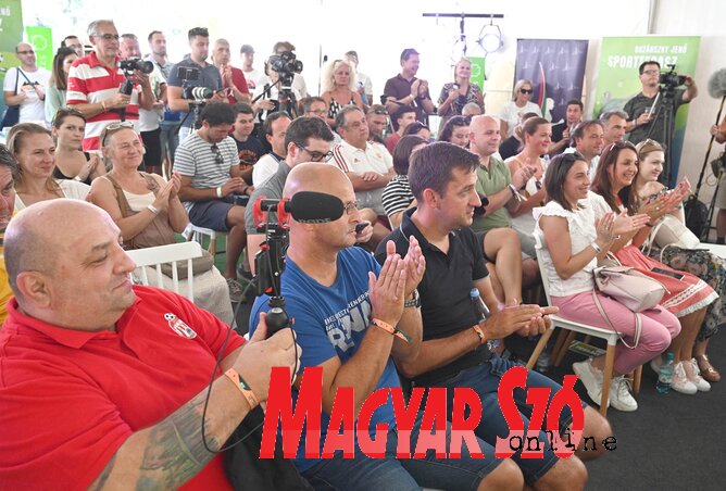 Tömött nézői sorok: nagy érdeklődést váltott ki a különleges beszélgetés (Fotó: Ótos András felvétele) Tömött nézői sorok: nagy érdeklődést váltott ki a különleges beszélgetés (Fotó: Ótos András felvétele)