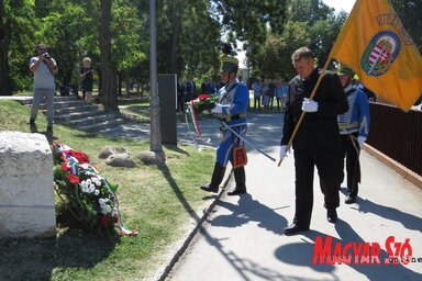 Huszárok koszorúznak Belgrádban (Fotó: Miklós Hajnalka)