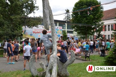 Nyaranta egy hétre vidám gyermekzsivajtól hangos a bácskossuthfalvi általános iskola (Kazinczy Paszterkó Diana felvétele)