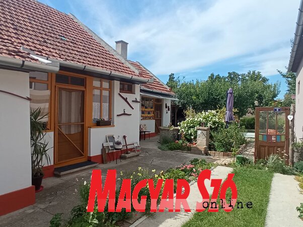 A felújított udvart is élvezhetik a vendégek (Kancsár Izabella felvétele) A felújított udvart is élvezhetik a vendégek (Kancsár Izabella felvétele)