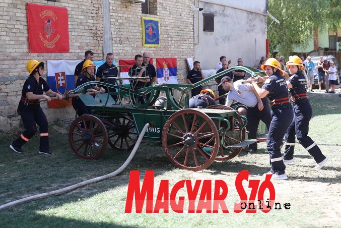 Izgalmas pillanatok a női csapat számára (Lakatos János felvétele) Izgalmas pillanatok a női csapat számára (Lakatos János felvétele)