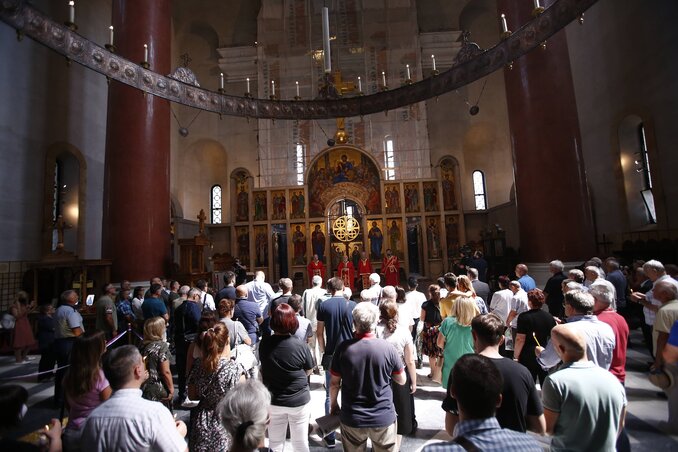 A belgrádi Szent Márk-templomban szentmisét szolgáltattak a Vihar hadművelet áldozatainak emlékére (Fotó: Beta)