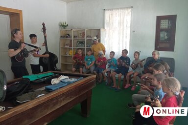 A táborban naponta több órás oktatás zajlik (Kancsár Izabella felvétele)