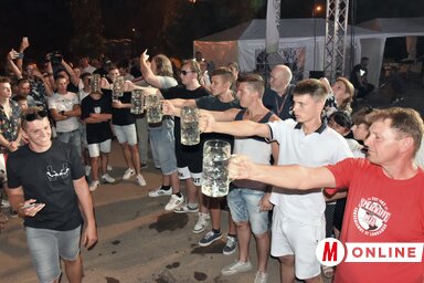 Sok érdeklődőt vonzott a korsótartó verseny (Gergely Árpád felvétele)