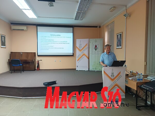 Dr. Gáspár Mihály előadása (Fotó: Dér Dianna) Dr. Gáspár Mihály előadása (Fotó: Dér Dianna)