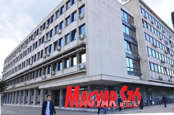 Az újvidéki önkormányzat telket és ingatlanokat vásárol a köztársaságtól Jugovićevón és a központban, Mišelukon viszont parcellákat ad át a köztársaságnak