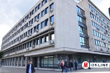 Az újvidéki önkormányzat telket és ingatlanokat vásárol a köztársaságtól Jugovićevón és a központban, Mišelukon viszont parcellákat ad át a köztársaságnak