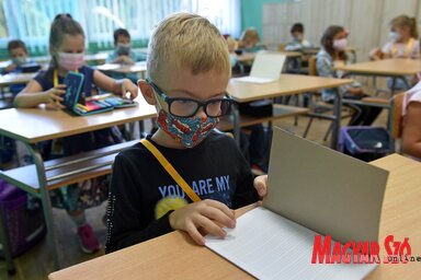 Iskolakezdés az újvidéki Petőfiben (Ótos András felvétele)