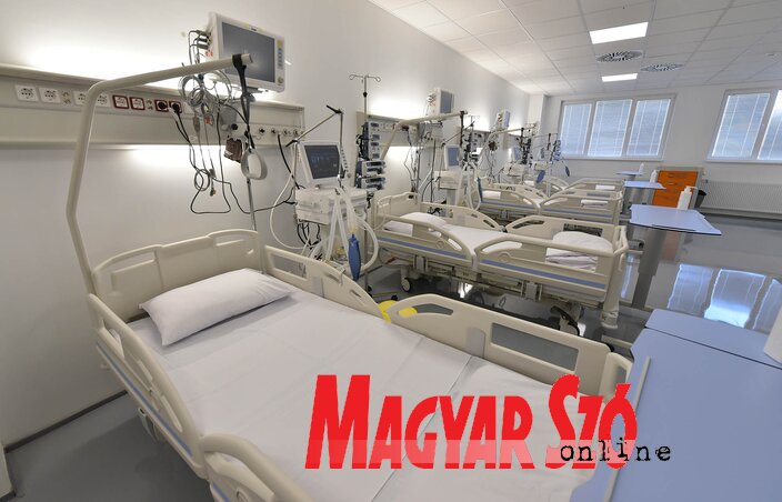 A mišeluki Covid-kórház jól felszerelt intézmény, jelenleg nagyjából 50 Covid-beteget kezelnek itt, egyeseket lélegeztetőgépen (Fotó: Ótos András felvétele)
