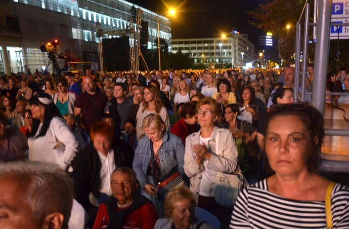 A felvételt a 2019-ben megtartott korzókoncerten készítette Dávid Csilla kolléganőnk, akkor több ezren igyekeztek a belvárosi sugárúton felállított színpad közelébe férkőzni. Abban az évben Radulović Kinka Rita szabadkai születésű zongoraművésznő és Rober