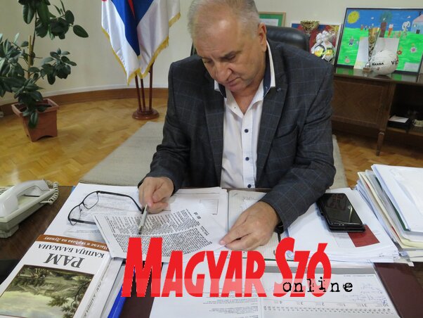 A híres jegyzőkönyv másolatát Dragan Milić, Veliko Gradište község elnöke mutatta meg nekünk (Miklós Hajnalka felvétele)