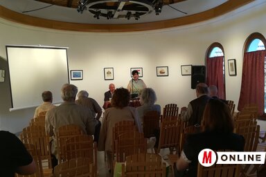 Szőke Anna köszönti az egybegyűlteket (Fotó: Nagy Magdolna)