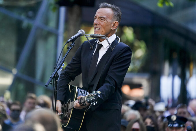 Bruce Springsteen is fellépett a New York-i emlékmúzeumnál tartott ceremónián (Fotó: AP via Beta)