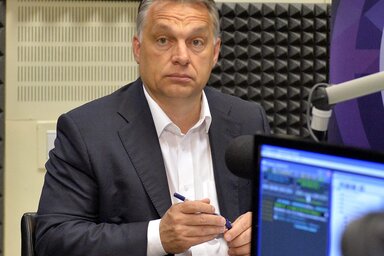 Budapest, 2015. j�lius 3.
Orb�n Viktor minisztereln�k a Magyar R�di� st�di�j�ban 2015. j�lius 3-�n, miel�tt interj�t ad a Kossuth R�di� 180 perc c�m� m�sor�ban.
MTI Fot�: M�th� Zolt�n