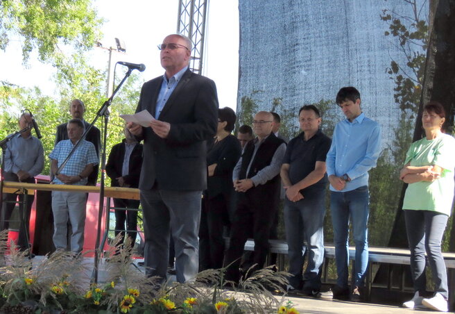 Hajnal Jenő köszöntője (Fotó: Kecskés István) Hajnal Jenő köszöntője (Fotó: Kecskés István)