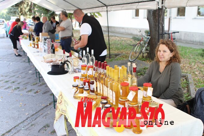 Helyi és szanki termékek is kaphatók voltak a termelői sátorban (Fotó: Lakatos János)