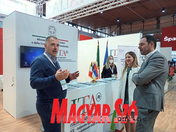 Folyamatos az érdeklődés az olasz stand előtt (Fotó: Dávid Csilla)
