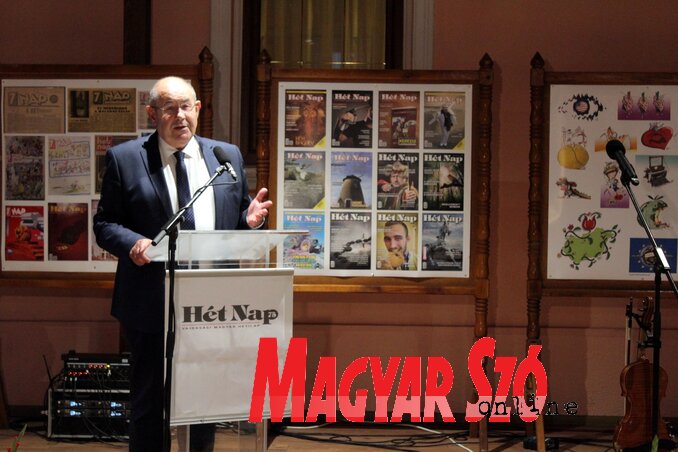 Pásztor István, a VMSZ elnöke beszédet mond (Benedek Miklós felvétele) Pásztor István, a VMSZ elnöke beszédet mond (Benedek Miklós felvétele)