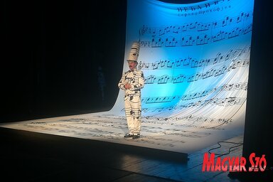 Jelenet a Péter és a farkas című előadásból (Fotó: Lukács Melinda)