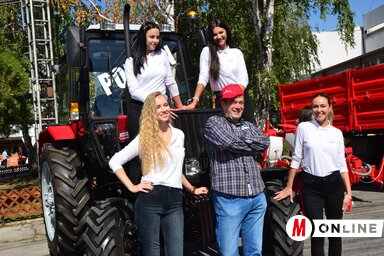 Dejan Filipović a főnyeremény, a Belarus 82.1-es típusú traktor új tulajdonosa (Fotó: Dávid Csilla)