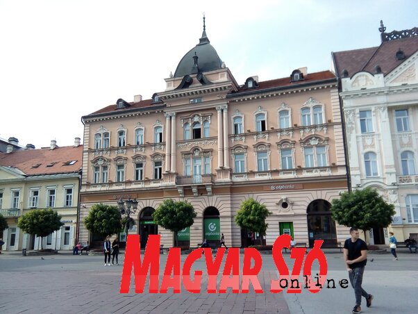 A valamikori Grand Hotel épületét mára átvette a bankszektor A valamikori Grand Hotel épületét mára átvette a bankszektor