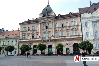 A valamikori Grand Hotel épületét mára átvette a bankszektor