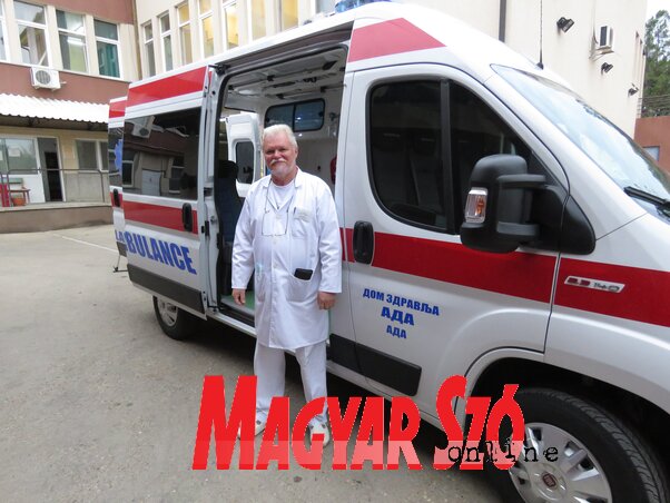 Dr. Balog András az új mentőkocsival