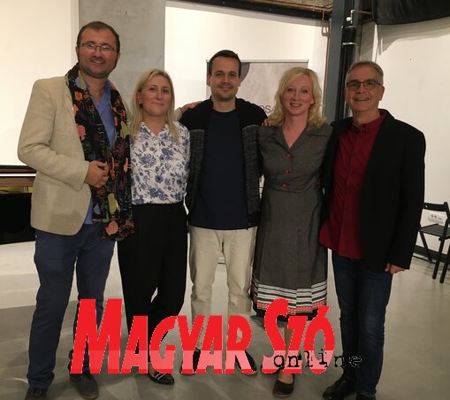 Az első esten játszott a fesztivált megszervező Újvidéki Fúvósötös. Kiváló zenészei és pedagógusai Mirko Marić, Ksenija Mijatović Korom, Kristijan Boroš, Marić Antunović Veronika, Goran Marinković (Fotó: Bozsoki Valéria) Az első esten játszott a fesztivált megszervező Újvidéki Fúvósötös. Kiváló zenészei és pedagógusai Mirko Marić, Ksenija Mijatović Korom, Kristijan Boroš, Marić Antunović Veronika, Goran Marinković (Fotó: Bozsoki Valéria)