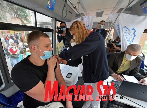 A fiatalok immunizációja rég nem vitás (Ótos András felvétele) A fiatalok immunizációja rég nem vitás (Ótos András felvétele)
