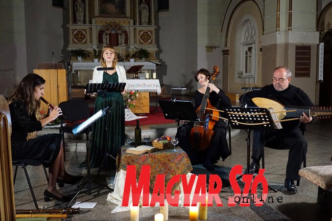 A Musica Antiqua Neoplantensis – Meila Tomé Pihler, Ana Torbica, Lea Šušanj és Darko Karajić – koncertje a Szent Erzsébet-templomban (Fotó: Bozsóki Valéria felvétele) A Musica Antiqua Neoplantensis – Meila Tomé Pihler, Ana Torbica, Lea Šušanj és Darko Karajić – koncertje a Szent Erzsébet-templomban (Fotó: Bozsóki Valéria felvétele)