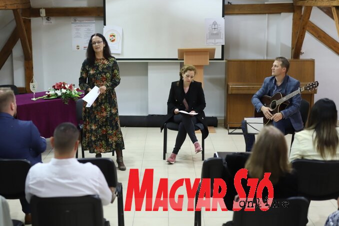 A Mécsvirág együttes meghitt hangulatú koncertet adott (Fotó: Lakatos János felvétele) A Mécsvirág együttes meghitt hangulatú koncertet adott (Fotó: Lakatos János felvétele)