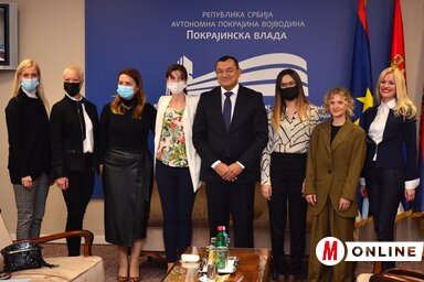 A felsőoktatási titkár a nyertes munkavállalók körében (Fotó: Dávid Csilla)