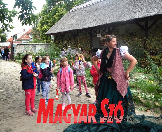 A gyerekek is részesei lehettek az előadásnak (Fotó: Ádám Jennifer) A gyerekek is részesei lehettek az előadásnak (Fotó: Ádám Jennifer)