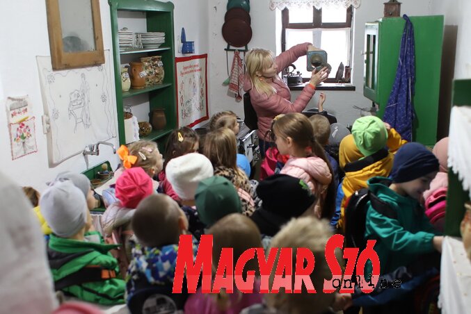 Az ovisok megismerték a régi használati tárgyak működését