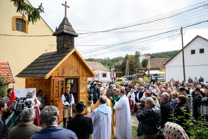 Potápi Árpád János szól a búcsú résztvevőihez (Fotó: MTI)