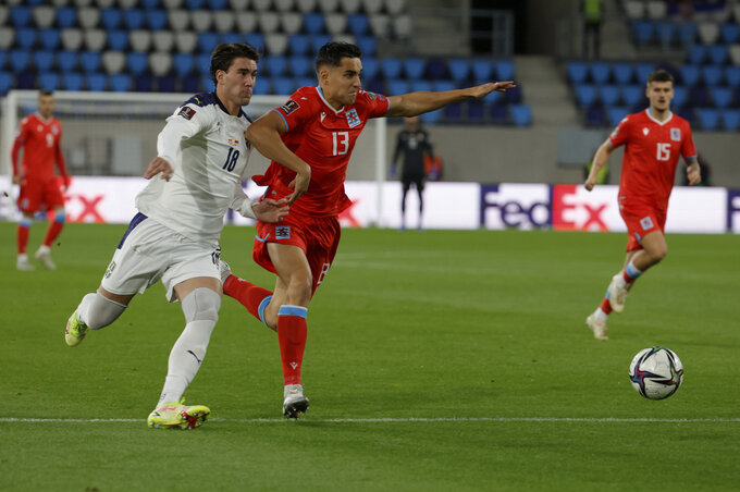 Vlahović (balról) értékes gólt lőtt Luxemburg ellen (Fotó: Beta/AP)