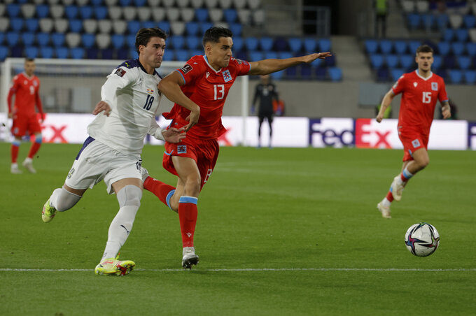 Vlahović (balról) értékes gólt lőtt Luxemburg ellen (Fotó: Beta/AP) Vlahović (balról) értékes gólt lőtt Luxemburg ellen (Fotó: Beta/AP)